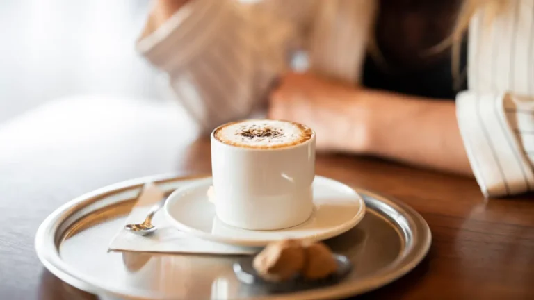 Conheça os cafés que existem no mundo, suas origens, sabores e características únicas que fazem desta bebida uma das mais apreciadas globalmente.